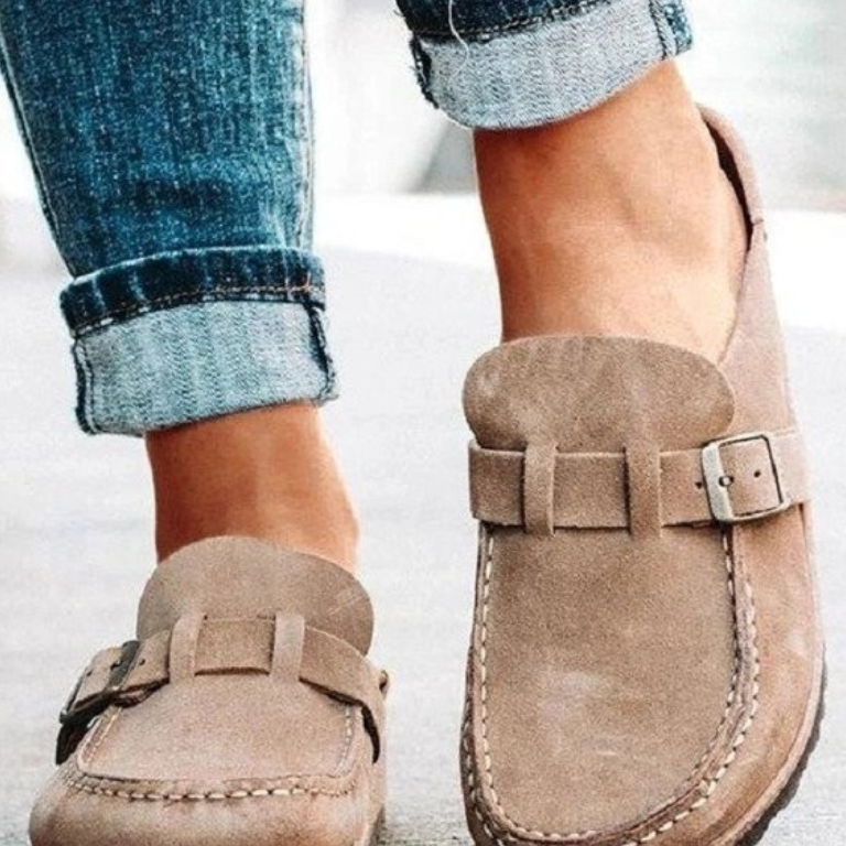 Mallorca – Suede Buckle Comfort Clogs