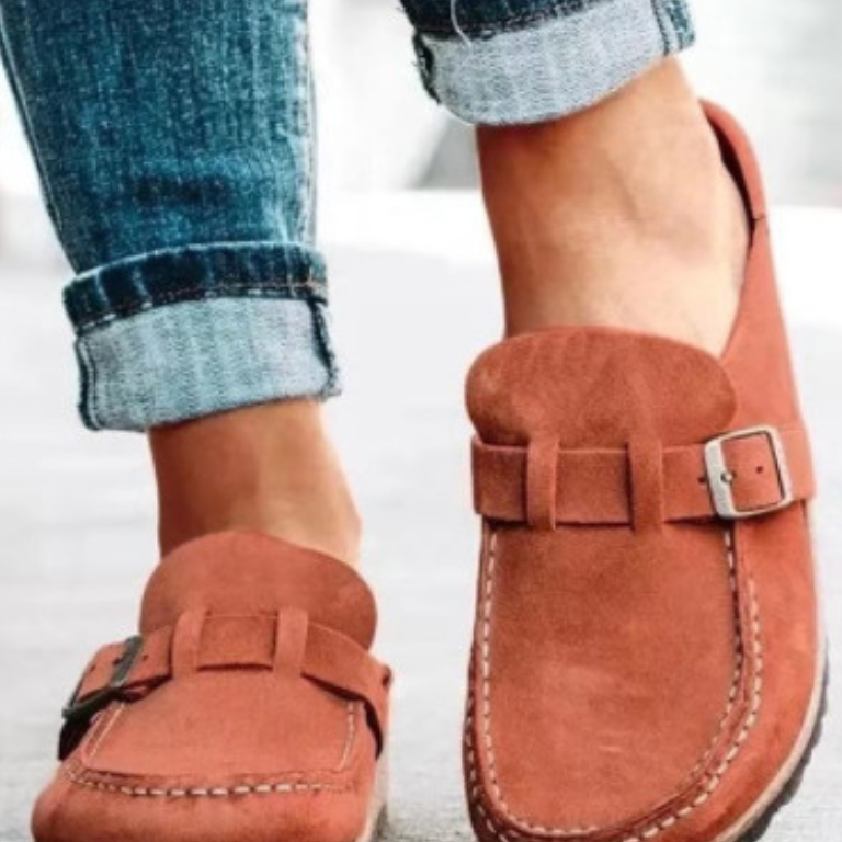 Mallorca – Suede Buckle Comfort Clogs
